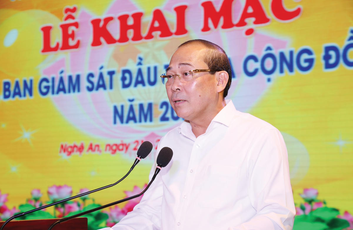 Phó Chủ tịch UBTƯ MTTQ Việt Nam Hoàng Công Thuỷ đánh giá rất cao sáng kiến của Ủy ban MTTQ Việt Nam tỉnh Nghệ An trong việc tổ chức Hội thi Ban GSĐTCCĐ giỏi lần thứ nhất. Ảnh Điền Bắc.
