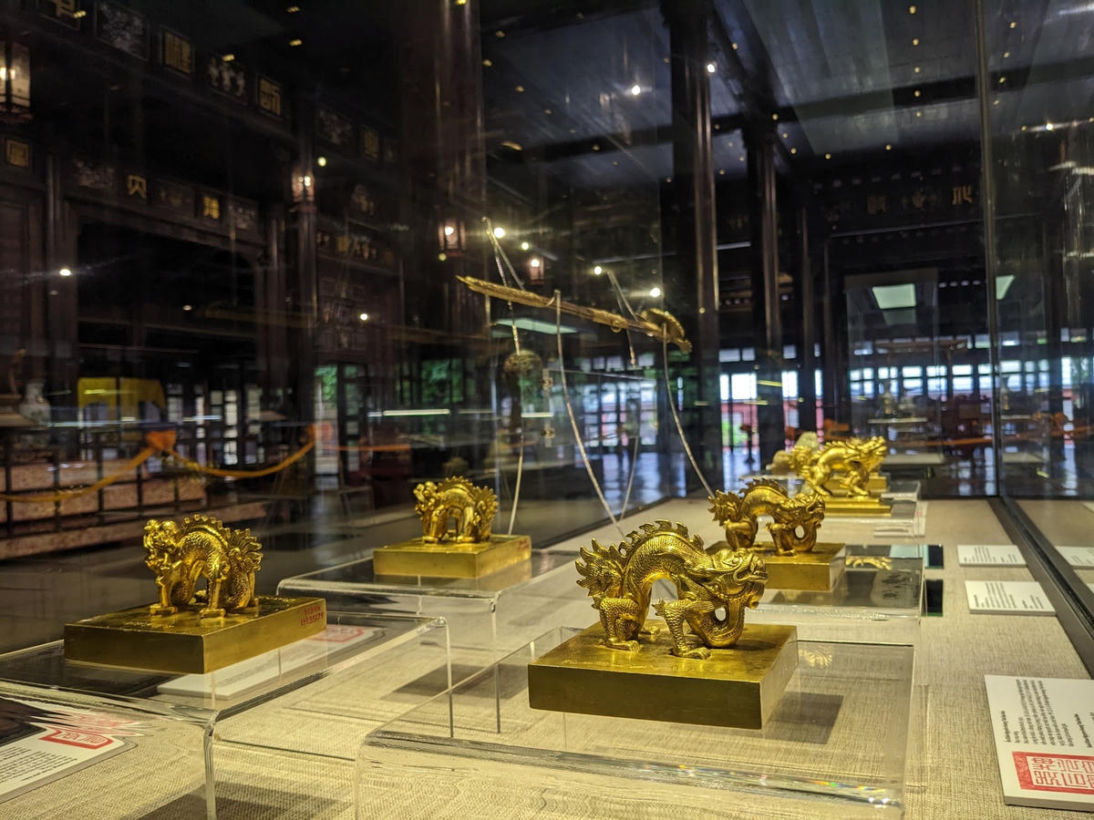 Nằm trong khuôn khổ những hoạt động kỷ niệm 100 năm thành lập Musée Khải Định - Bảo tàng Cổ vật Cung đình Huế (24/8/1923 - 24/8/2023), Bảo tàng Cổ vật Cung đình Huế, Trung tâm Bảo tồn Di tích Cố đô Huế phối hợp với Bảo tàng Lịch sử Quốc gia tổ chức trưng bày với chủ đề “Từ Musée Khải Định đến Bảo tàng Cổ vật Cung đình Huế”.