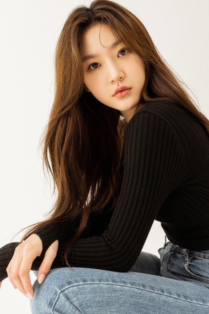 Là nghệ sĩ đa tài, song sự nghiệp sao nữ 10X đang đi vào "ngõ cụt". 