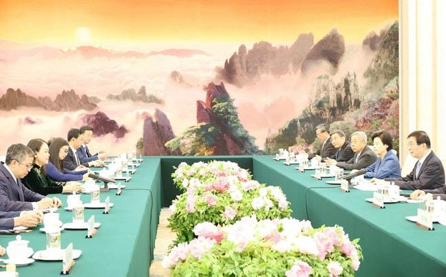  Phó Chủ tịch - Tổng Thư ký Ủy ban Trung ương MTTQ Việt Nam Nguyễn Thị Thu Hà hội kiến Chủ tịch Chính hiệp toàn quốc Trung Quốc Vương Hộ Ninh.