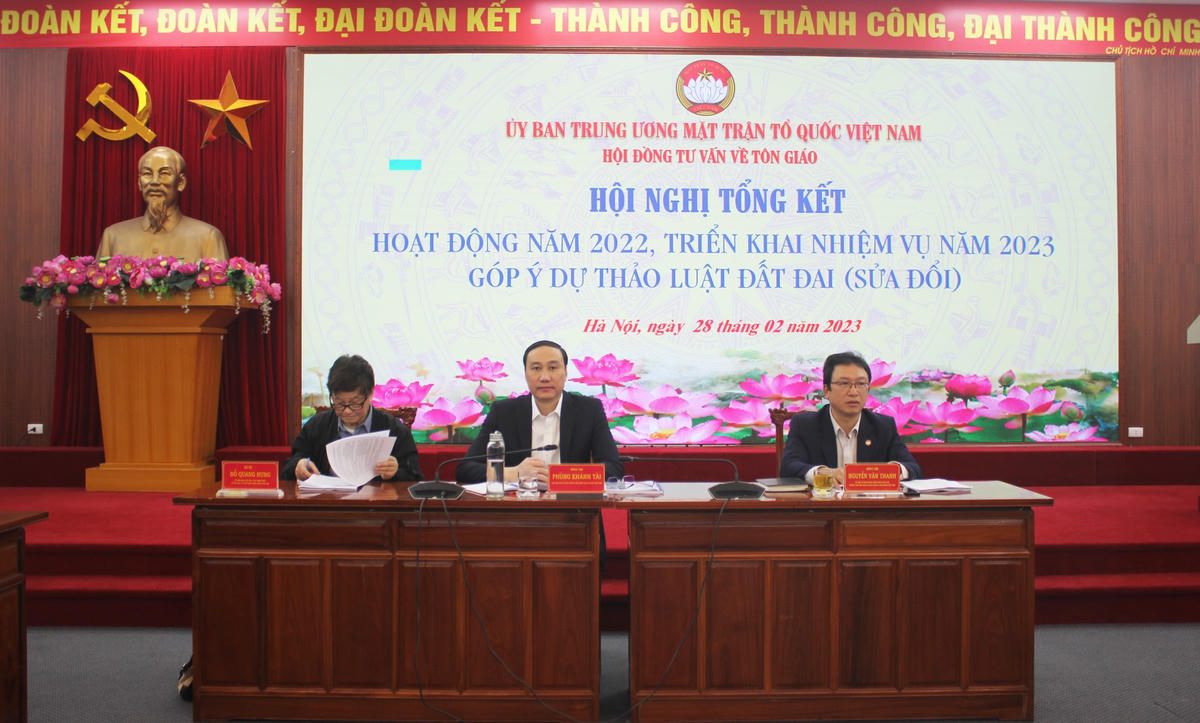Chủ trì Hội nghị.