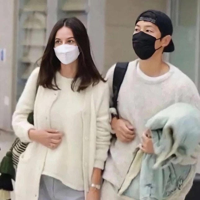 Trước khi công khai hẹn hò, cả 2 thường xuyên bị bắt gặp sánh đôi cùng nhau. Ảnh: MXH.
