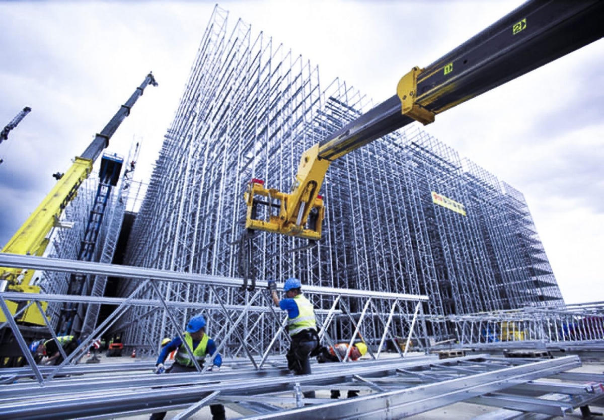 Giá thép tăng cao, doanh nghiệp xây dựng gặp khó khăn.
