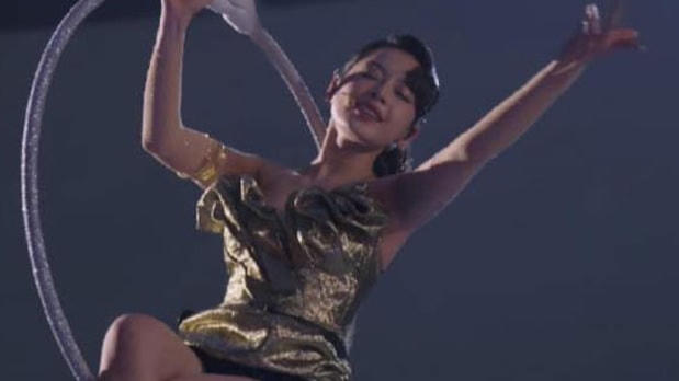 Màn mạo hiểm đu dây trên không của Chi Pu gây chú ý với khán giả. 