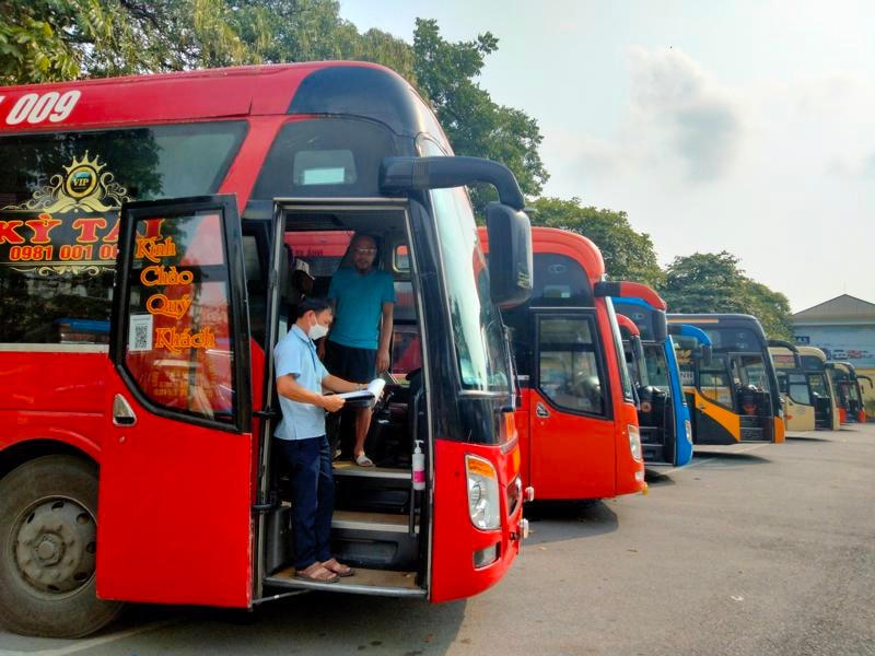 Xăng dầu giảm sâu nhưng giá cước vận tải vẫn neo cao.