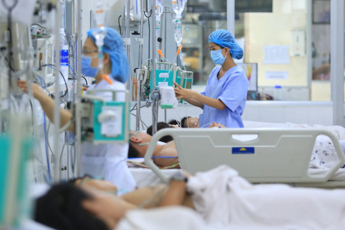 Nhiều trường hợp mắc sốt xuất huyết nhập viện muộn do một số người dân có tâm lý chủ quan.