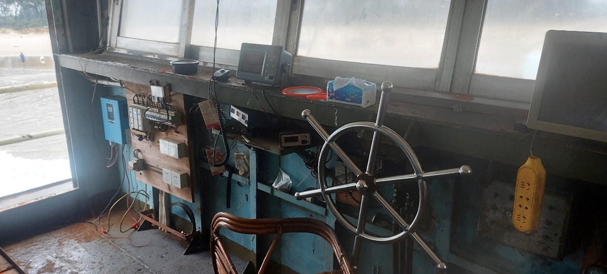 Buồng lái con tàu.