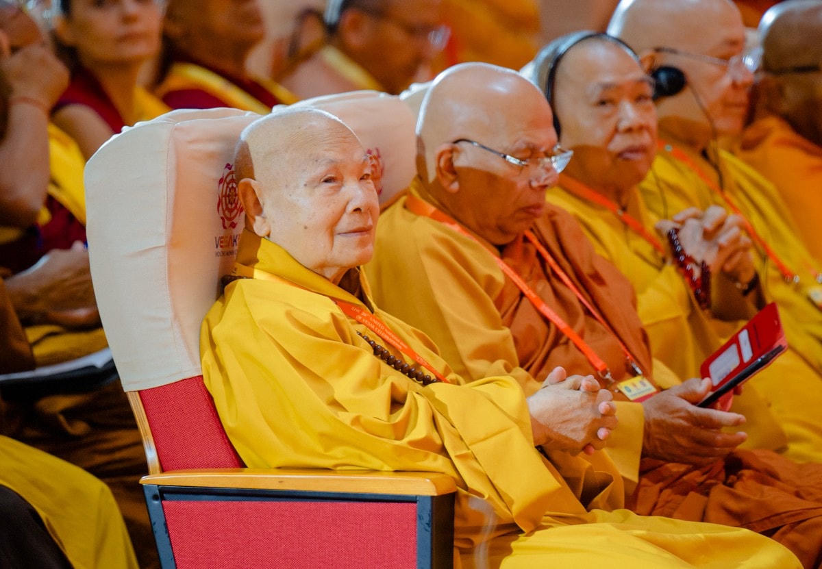 1,2. Các diễn giả tham gia thảo luận Hội thảo. (Ảnh Q.Định) (2)