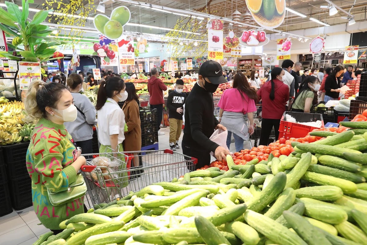 Nguồn cung hàng hóa các mặt hàng thiết yếu vẫn dồi dào. Ảnh: Quang Vinh.