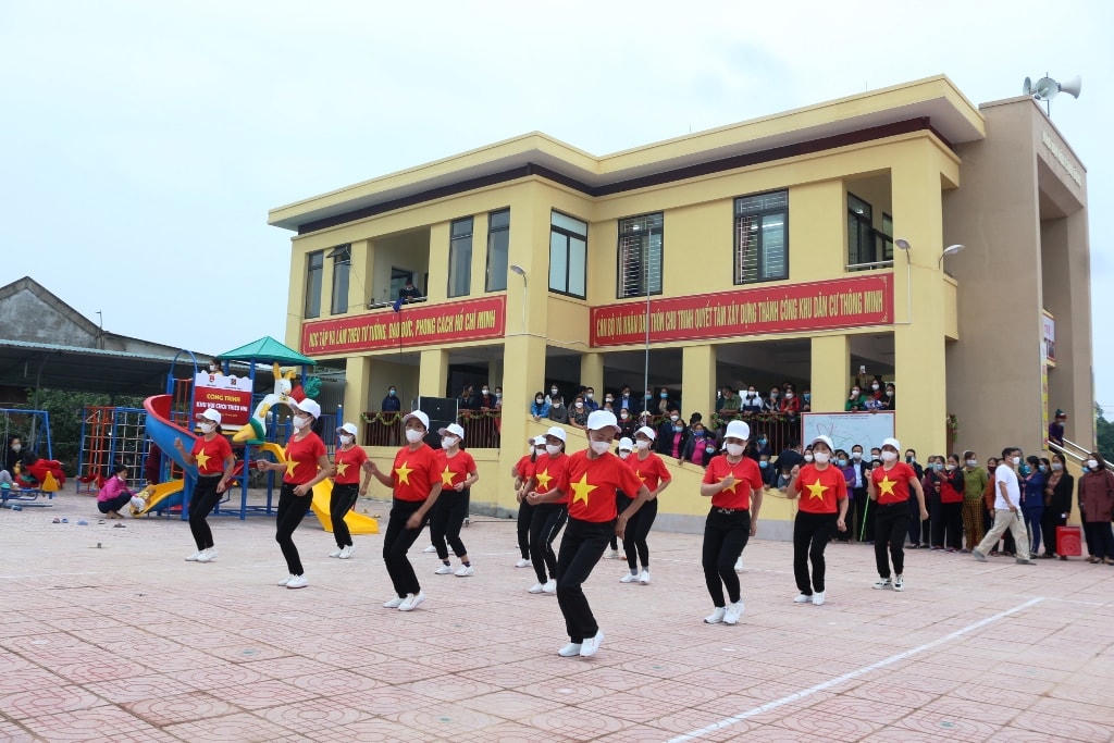 CLB nhảy dân vũ hoạt động sôi nổi. 