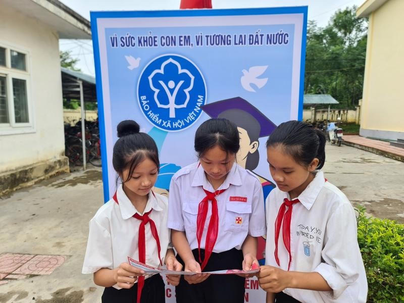 Đẩy mạnh tuyên truyền về chính sách bảo hiểm y tế ngay tại trường học. Ảnh BHXH Hà Tĩnh.