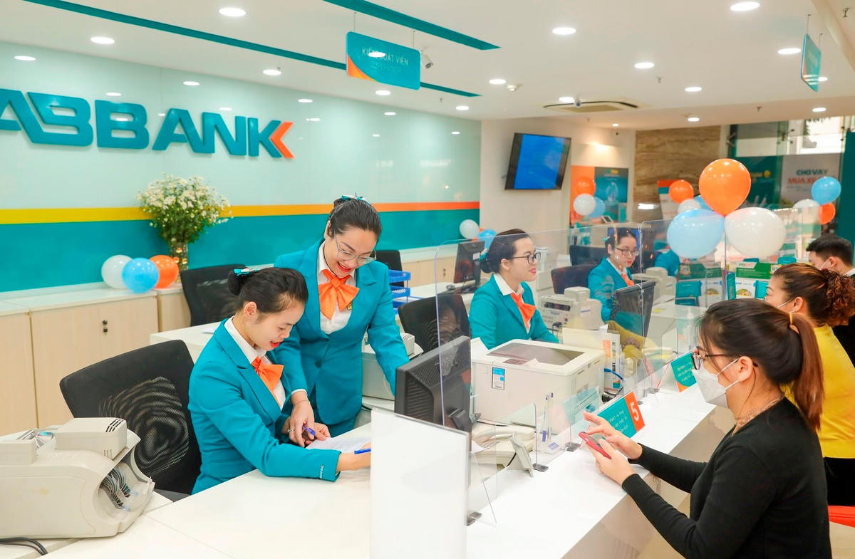 1.-abbank-cham-soc-khach-hang.jpg