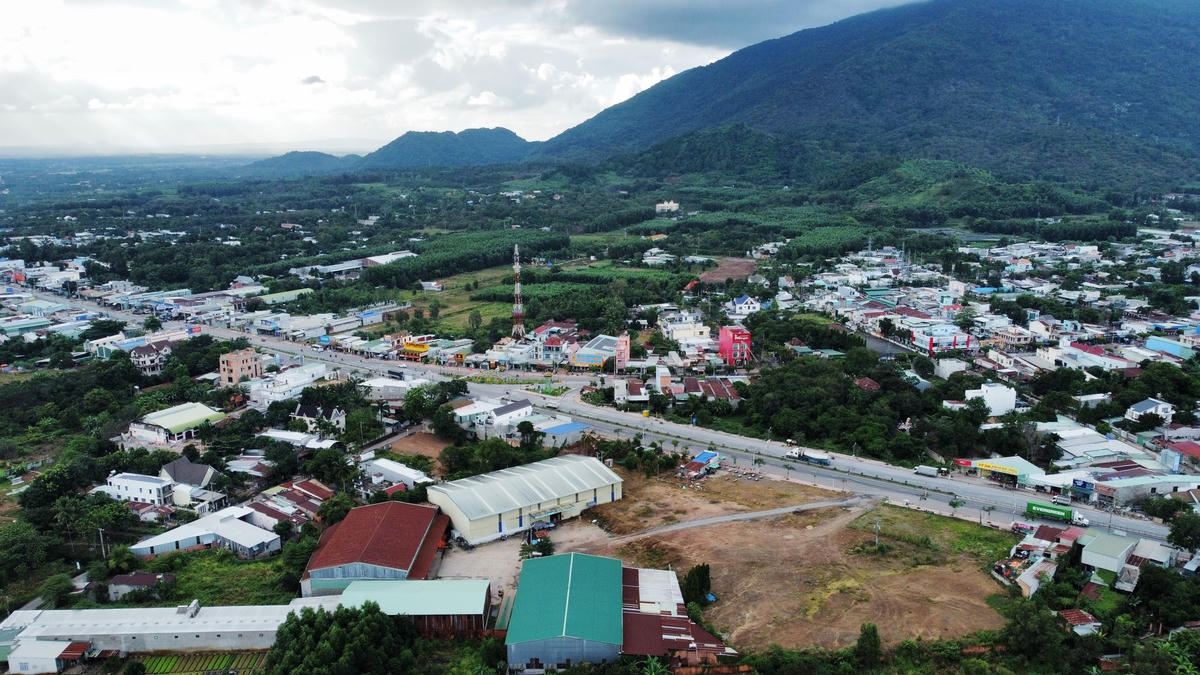 Xuân Hiệp có vị trí thuận lợi nằm trên trục Quốc lộ 1A đi qua nên có nhiều lợi thế để phát triển thương mại-dịch vụ, du lịch. Ảnh Mạnh Thìn.