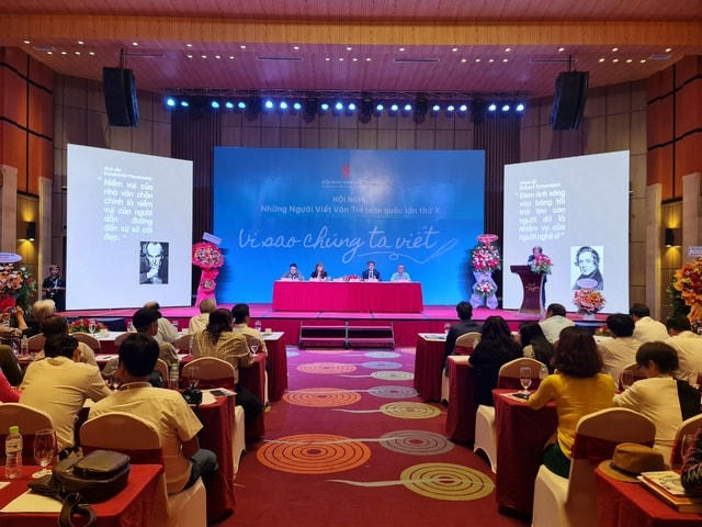 Quang cảnh buổi khai mạc Hội nghị Những người viết văn trẻ toàn quốc lần X tại Đà Nẵng, sáng 18/6.  
