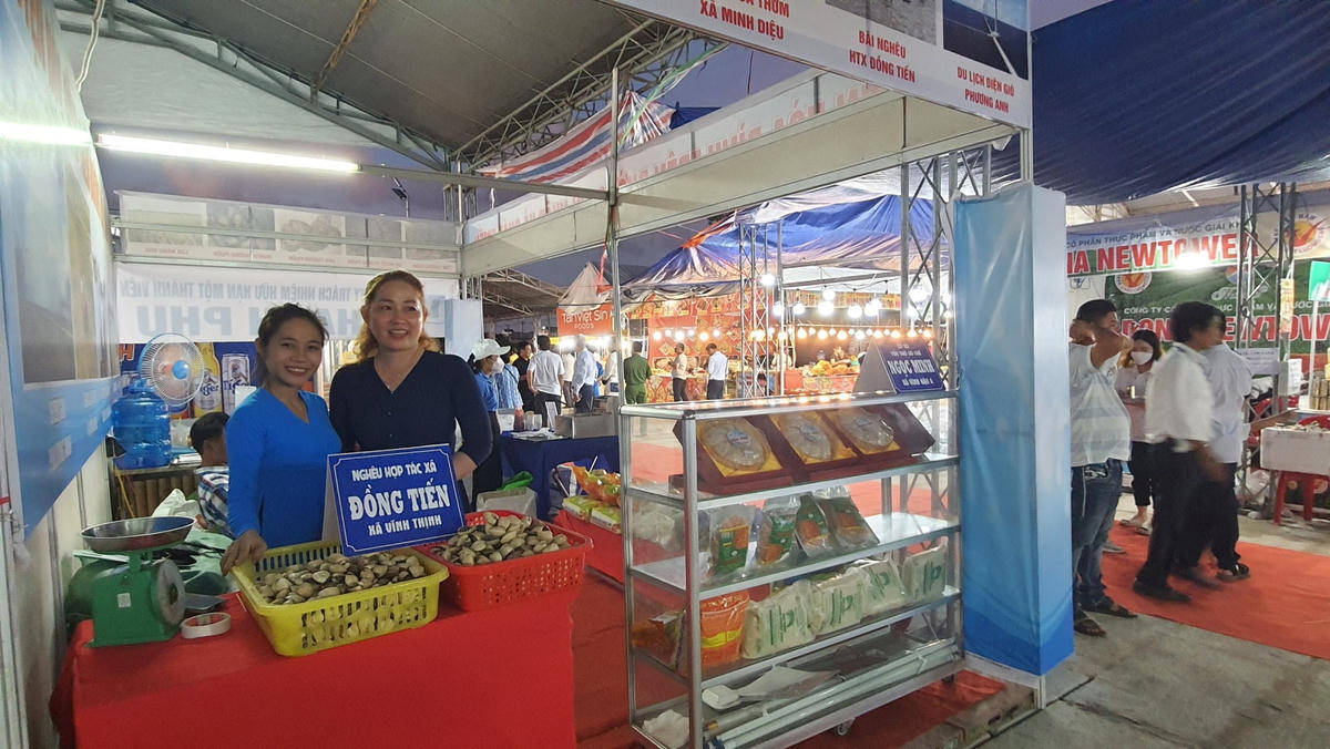 Nhiều sản phẩm đặc sản, đặc trưng thế mạnh của vùng miền được trưng bày tại Hội chợ.