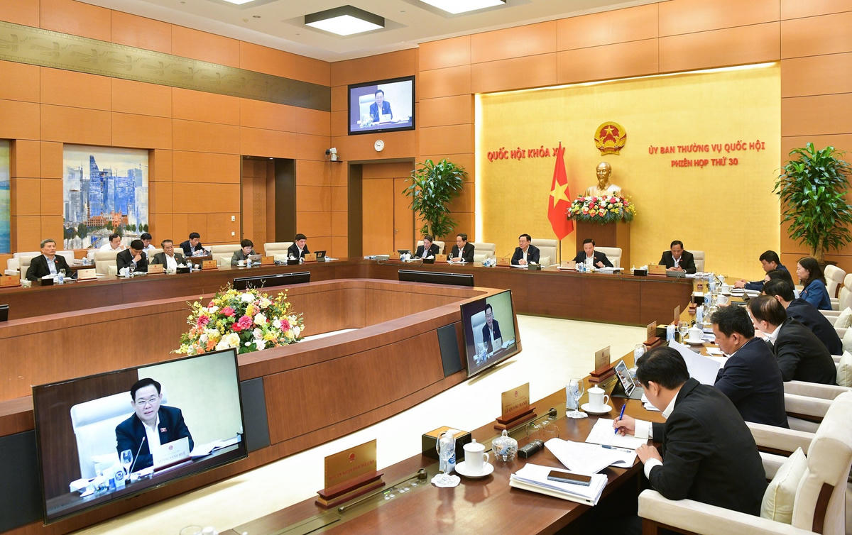 anh-bai-tren.jpg