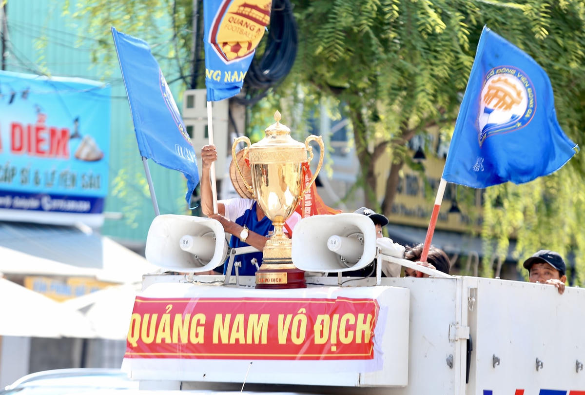 Khẩu hiệu “Quảng Nam vô địch”.