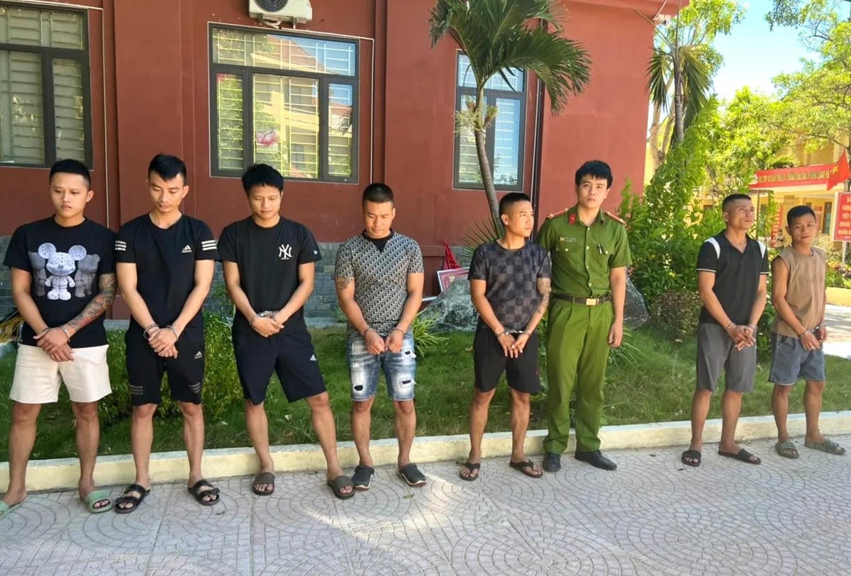 Cơ quan điều tra di lý 7 đối tượng từ thành phố Đà Nẵng về phục vụ điều tra. (ảnh: CAQB)