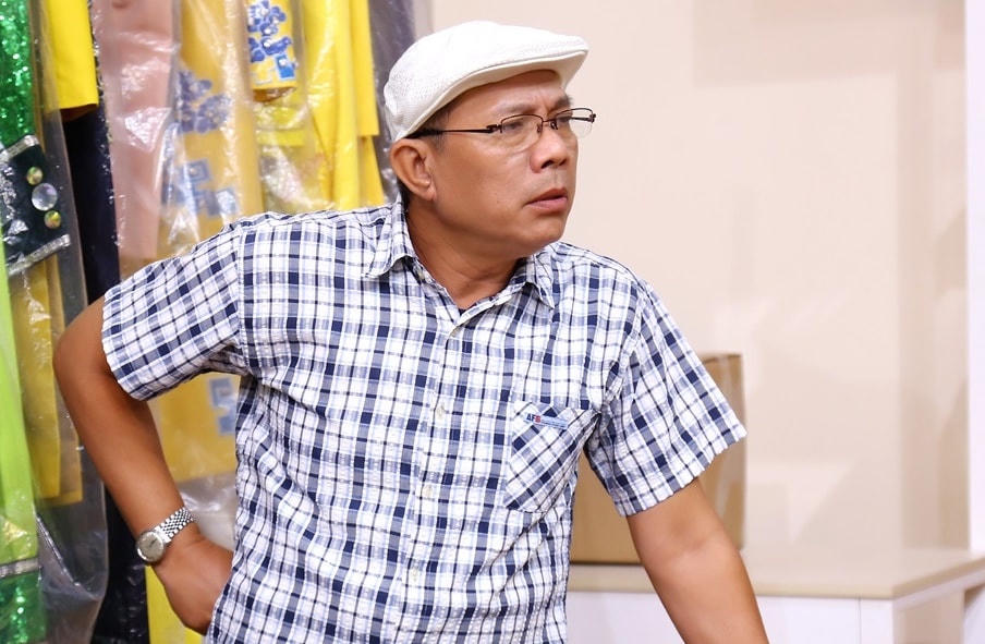 Với nghệ sĩ hài Trung Dân, lần ngồi trên xe bị sập cầu, rớt đầu tóc giả khi thực hiện ghi hình bộ phim... là những kỷ niệm không thể nào quên. 