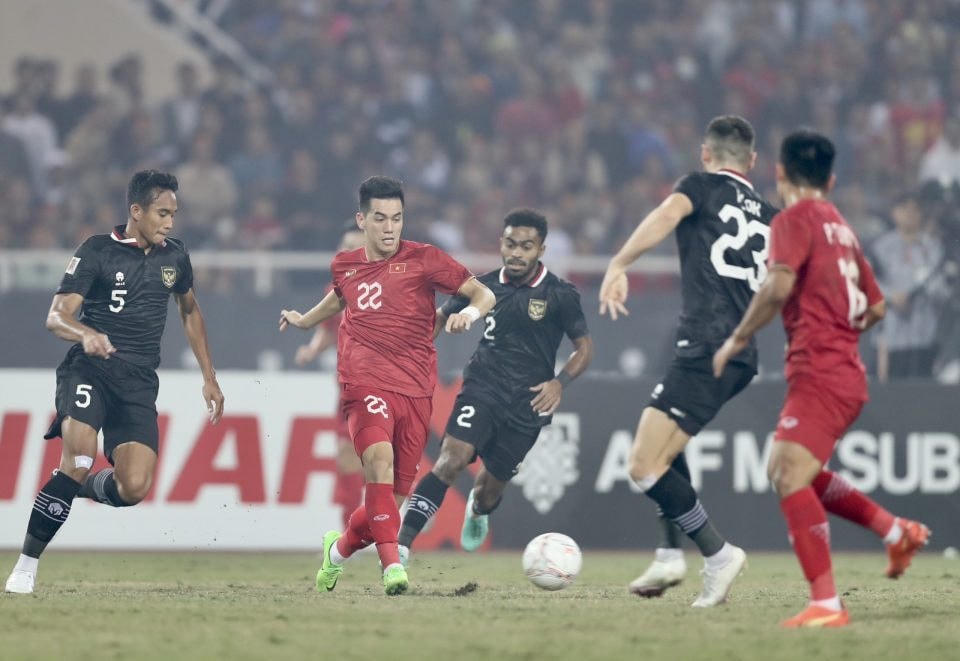 Tiến Linh xuất sắc ghi 2 bàn trước cầu thủ Indonesia ngày 9/1. Ảnh: VFF.