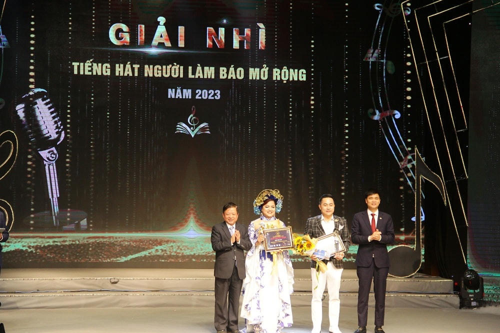 Giải Nhì thuộc về thí sinh Nguyễn Thị Minh Châu (thuộc đơn vị Bảo tàng Báo chí Việt Nam) và Doãn Thanh Tú đến từ Hội Nhà báo tỉnh Sơn La. 