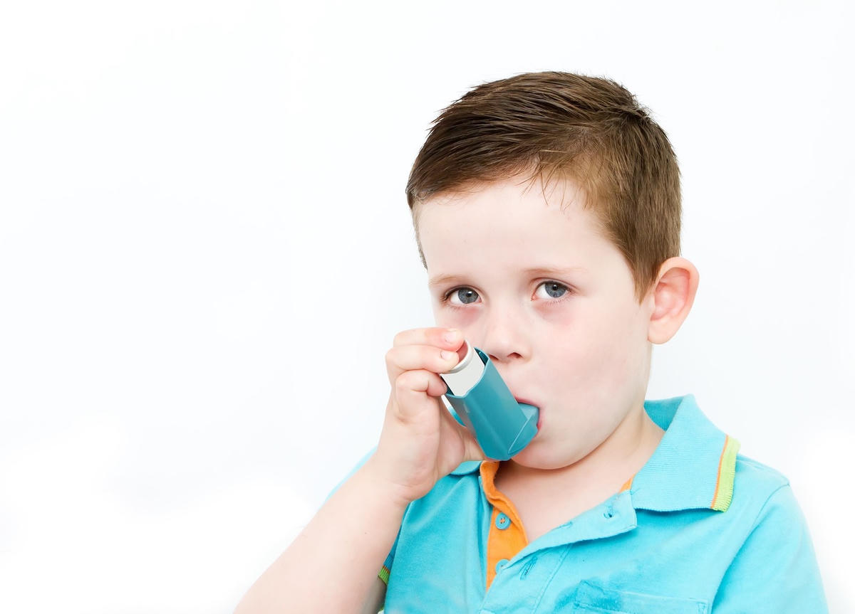 Hen suyễn có yếu tố gia đình và thường gặp ở trẻ nhiều hơn người lớn. Nguồn: SKĐS.
