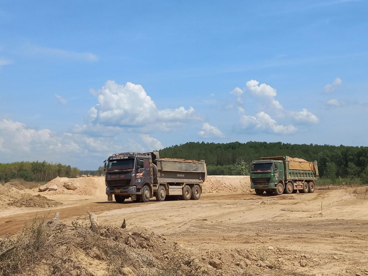 Dự án Cao tốc Cam Lộ - La Sơn đang được thi công đoạn qua địa bàn tỉnh Thừa Thiên - Huế.
