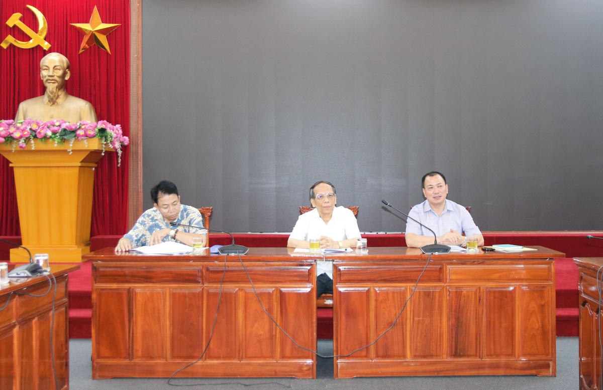 Chủ trì Hội thảo.