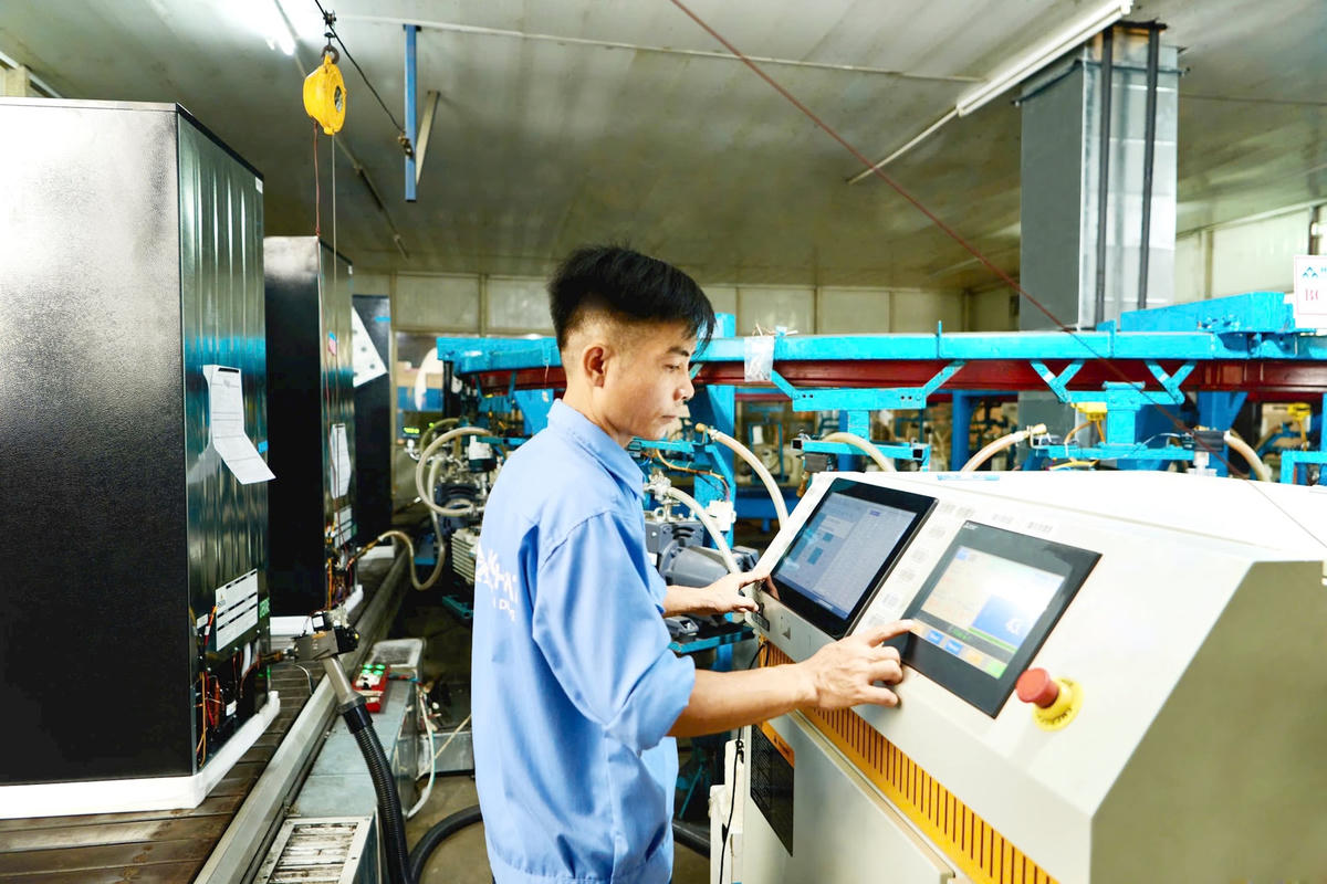 Dây chuyền sản xuất tủ lạnh hiện đại của Hòa Phát