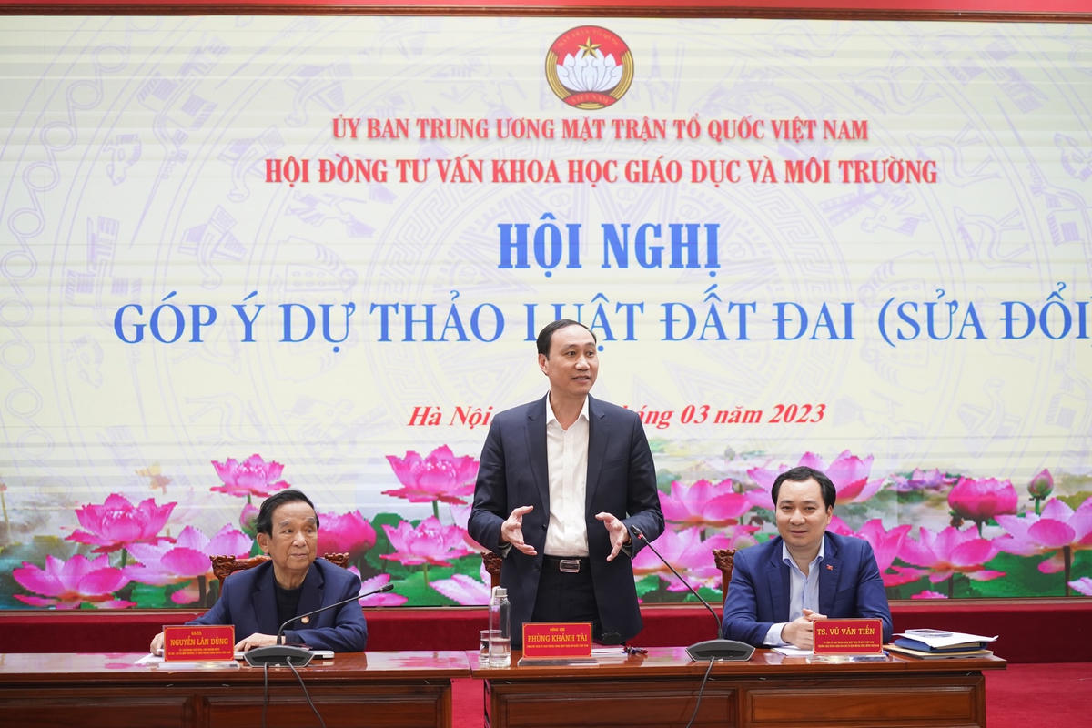 Phó Chủ tịch Phùng Khánh Tài phát biểu tại Hội nghị.