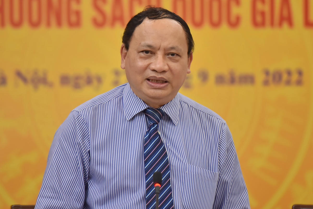 Ông Hoàng Phong Hà, Phó Chủ tịch Hội Xuất bản Việt Nam thông tin về điều lệ quy chế chấm Giải thưởng Sách Quốc gia lần thứ V.