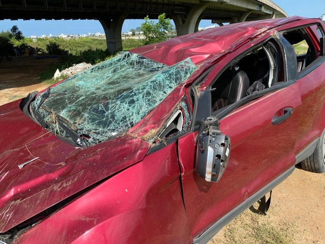 Đà Nẵng: Ô tô rơi xuống chân cầu, 2 mẹ con thương tích 