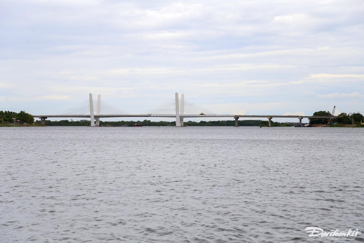 Cầu Thạch Hãn 1 thuộc Dự án Đường ven biển kết nối hành lang kinh tế Đông Tây, tỉnh Quảng Trị - Giai đoạn 1. Ảnh: Nghĩa Văn.