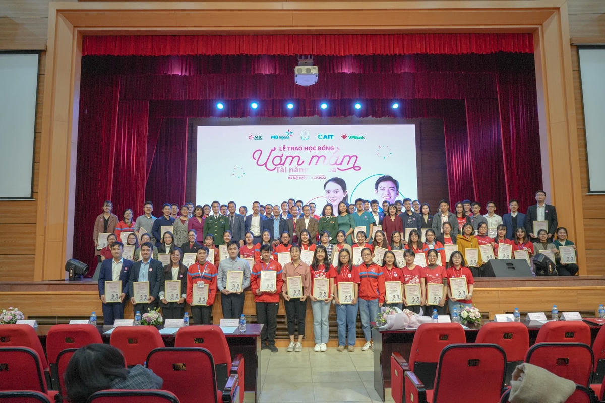 MB Ageas Life đồng hành cùng Đại học Y Hà Nội ươm mầm tài năng y khoa