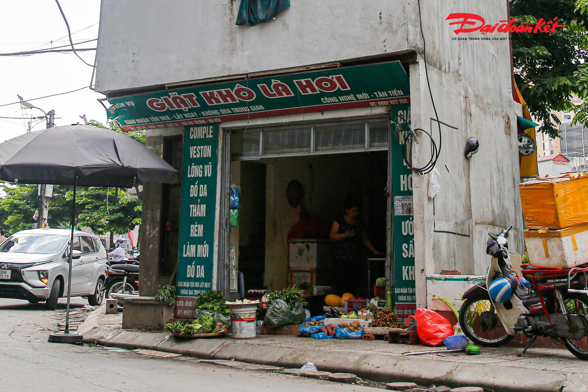 Song, các mặt phía bên trong hướng ra lại có địa chỉ số 22 ngõ 128C Đại La.