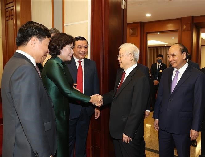 Tổng Bí thư Nguyễn Phú Trọng, Chủ tịch nước Nguyễn Xuân Phúc và các đại biểu dự bế mạc hội nghị. (Ảnh: Trí Dũng/TTXVN).