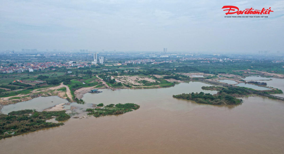 Dự án bắt đầu được thi công từ năm 2018 đến 2020 phải hoàn thành. Nhưng đến nay, dự án vẫn chưa xong công tác bố trí, bàn giao mặt bằng khiến một số khu vực ngập trong rác thải.