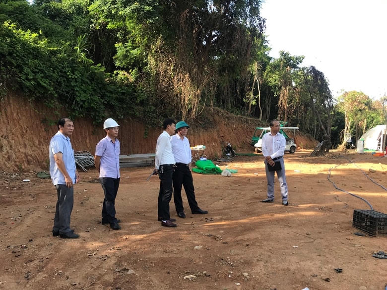 Cơ quan có trách nhiệm kiểm tra hiện trường san ủi trái phép tại rừng đặc dụng của HTX Y dược Hải Vân.