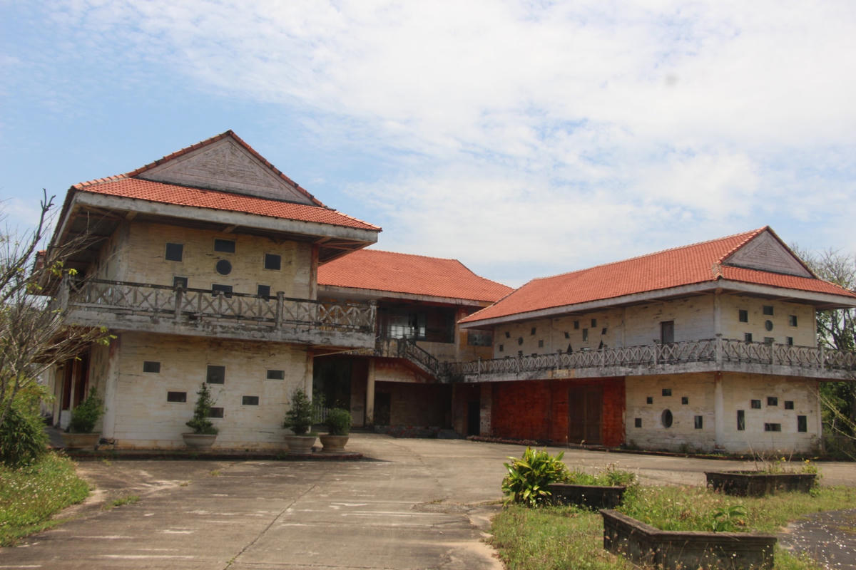 Những công trình đồ sộ của Dự án Khu du lịch Thiên Đàng đến nay vẫn bỏ hoang.