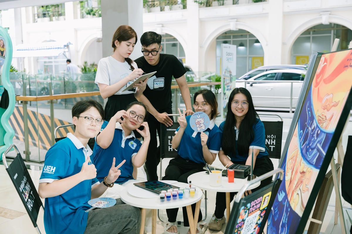 Sinh viên Đại học Kinh tế TPHCM.