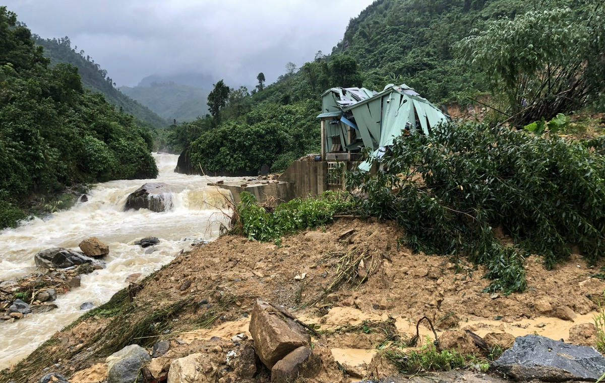 Khu vực thủy điện Kà Tinh bị sạt lở đất đá.