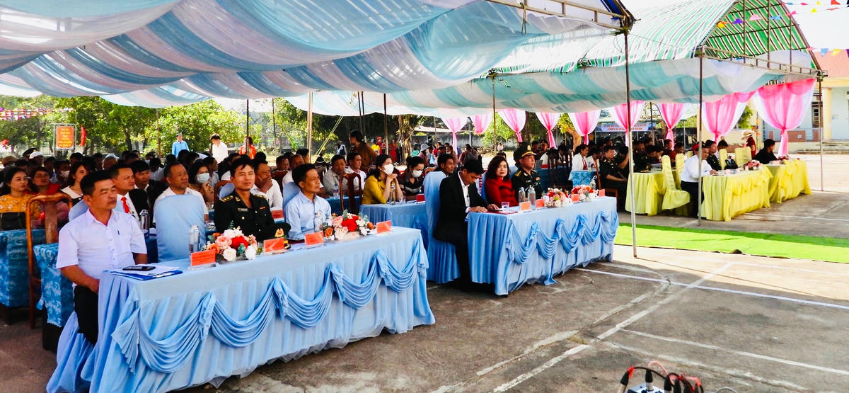 Các đại biểu về dự Ngày hội.