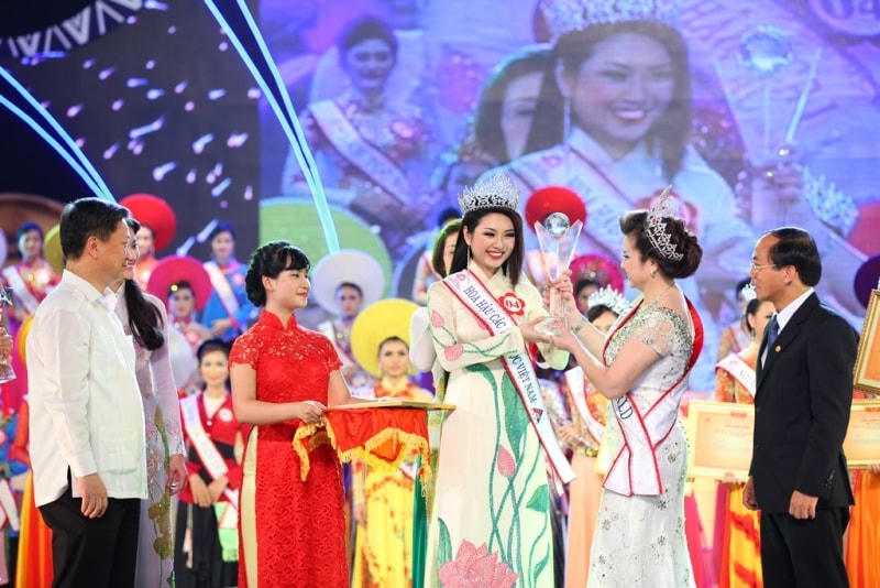 Trước Nông Thúy Hằng, Nguyễn Thị Ngọc Anh từng xuất sắc giành vương miện cuộc thi Hoa hậu các dân tộc Việt Nam.