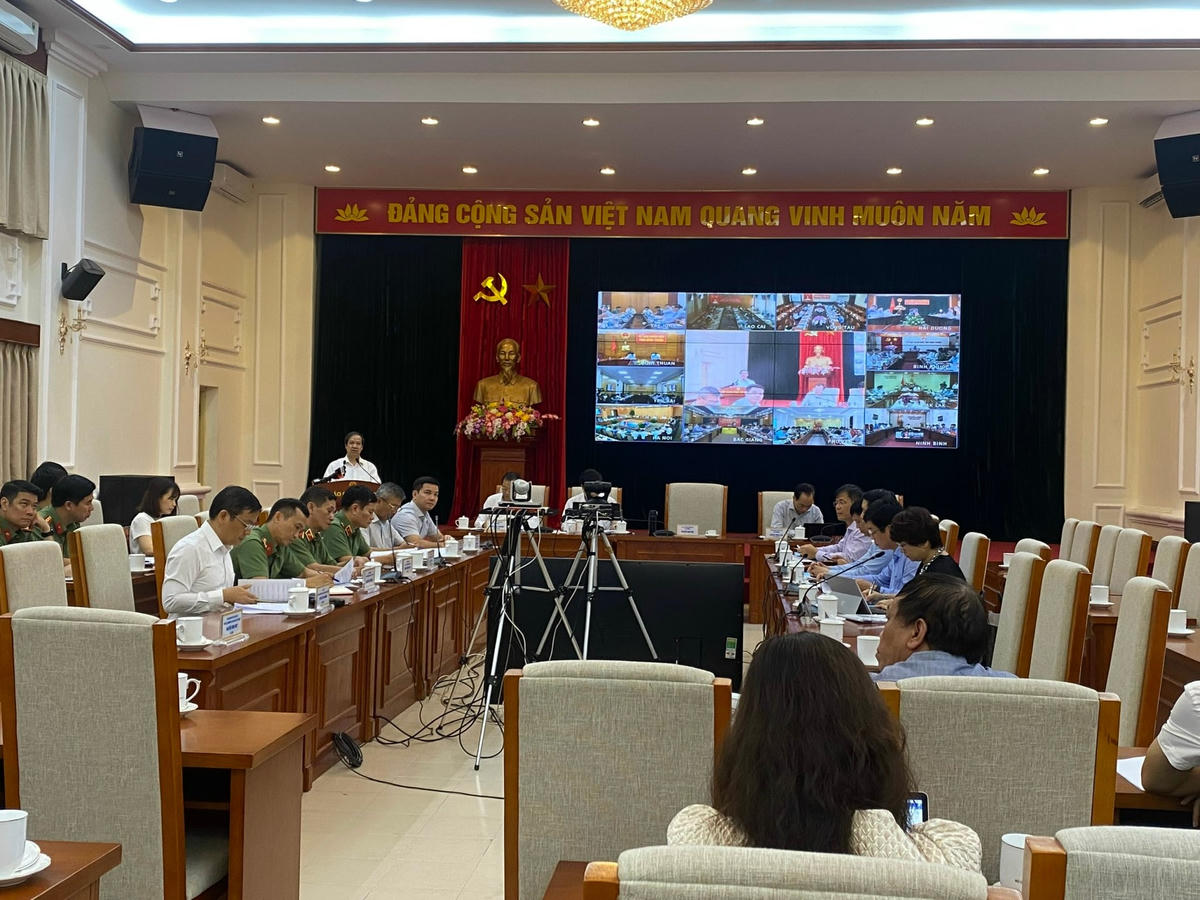 Bộ trưởng Bộ GDĐT Nguyễn Kim Sơn chủ trì hội nghị tại điểm cầu Bộ GDĐT.