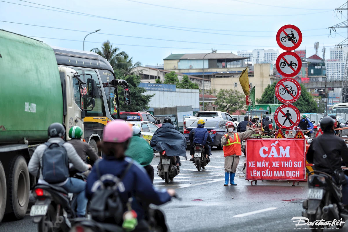 cau_vuot_mai_dich-le-khanh1.jpg