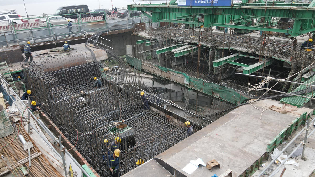 Cầu Vĩnh Tuy giai đoạn 2 được khởi công tháng 1/2021, với tổng mức đầu tư hơn 2.500 tỷ đồng.