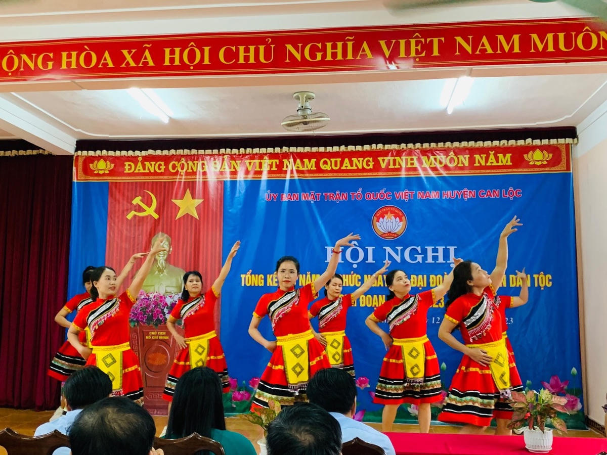 Chương trình văn nghệ tại hội nghị.