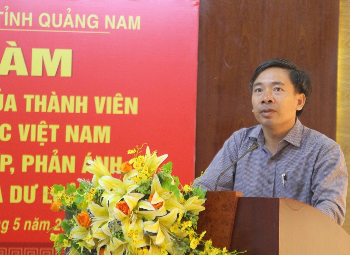 Đại biểu trình bày tham luận tại buổi tọa đàm.