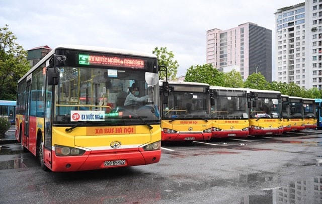 Cần thực hiện đồng bộ nhiều giải pháp nhằm nâng cao chất lượng, kết nối, tăng cường thông tin cho hành khách, phát triển nhiều loại hình vận tải khác thì xe buýt mới ngày càng hút khách.