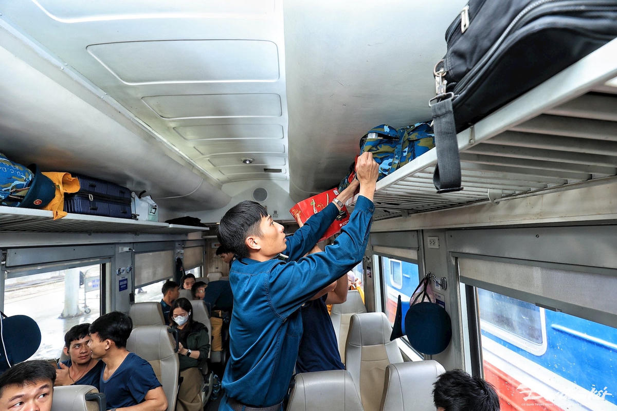 W_ga_ha_noi-le-khanh5.jpg